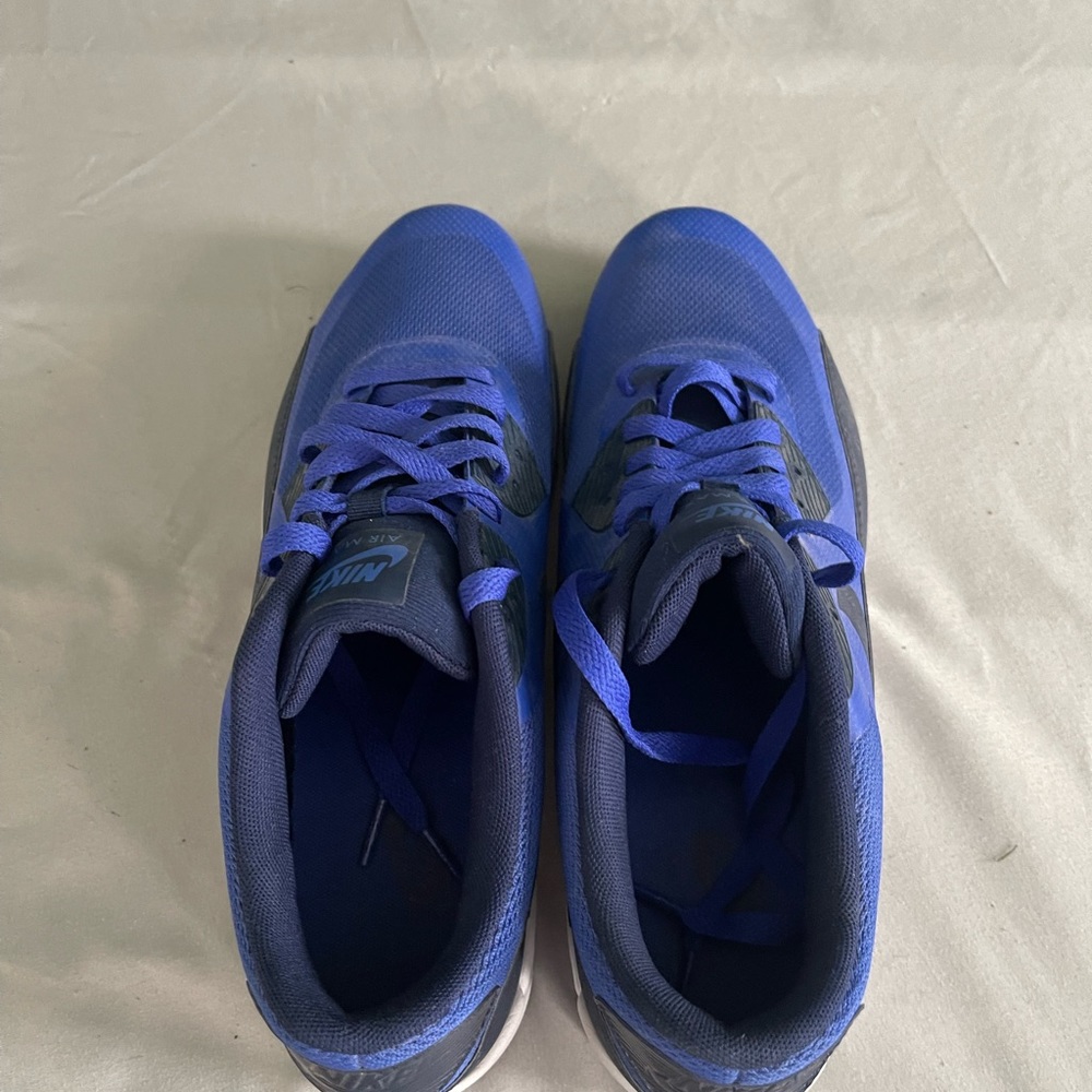 Sneakers - Picture 4 of 6